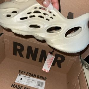 Yeezy foam runners